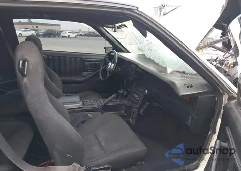 1985 Chevrolet Camaro z USA, uszkodzony, nr VIN 1G1FP87F0FL472956